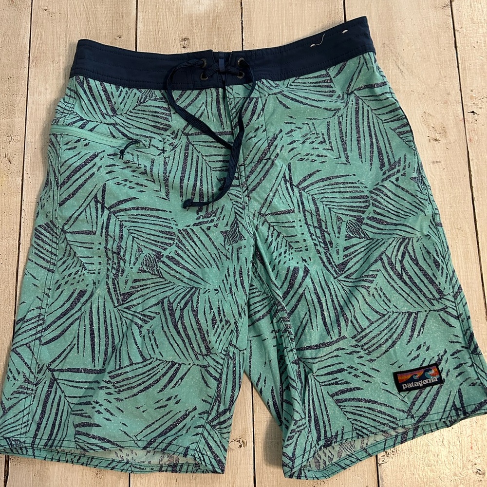 Patagonia Men’s Green/Teal Navy Palm-Print Board Shorts Size 31